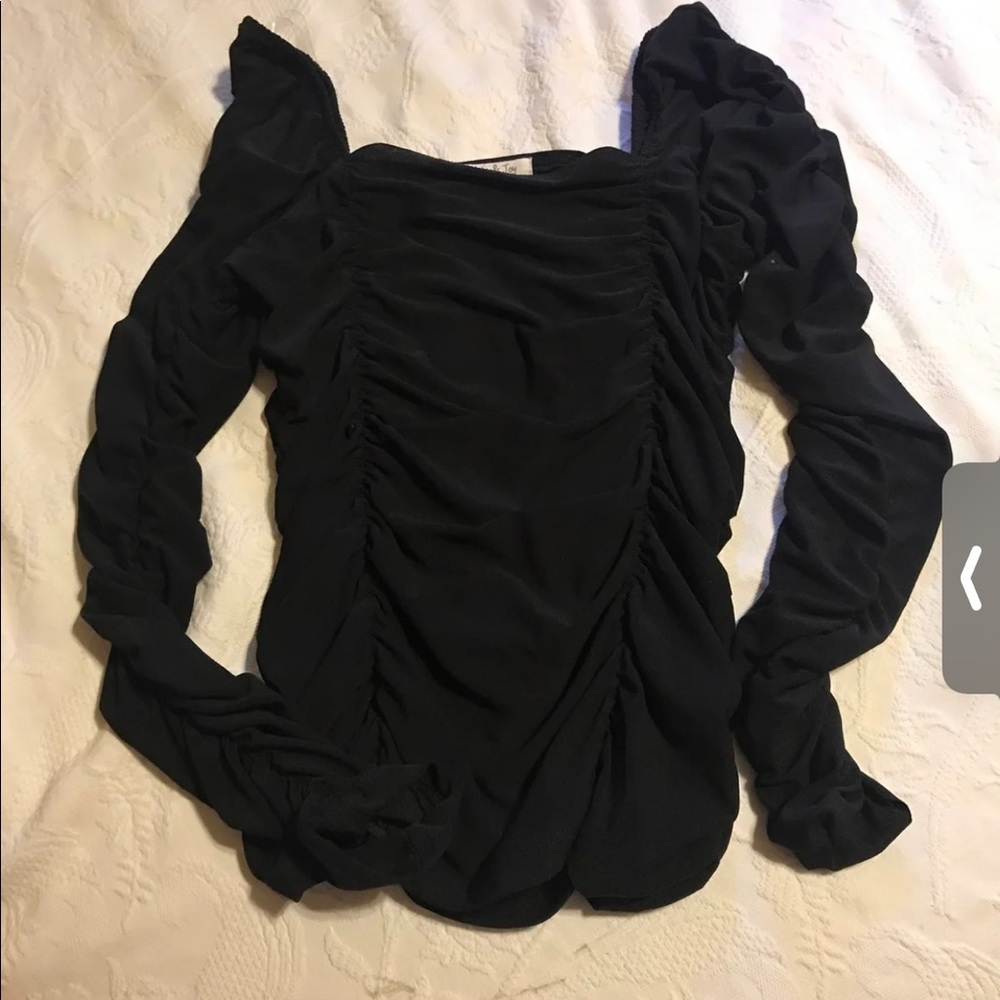 Black long sleeve runched top